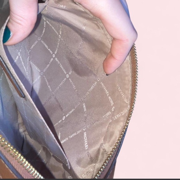 Michael Kors Cream and Tan Crossbody Bag - Picture 6 of 8